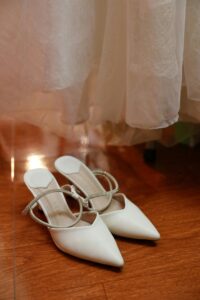 Vintage-inspired white kitten heels